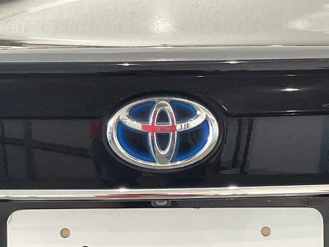 CROWN sedan hybrid