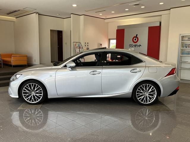 LEXUS IS200t