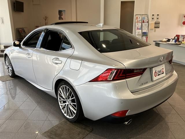 LEXUS IS200t