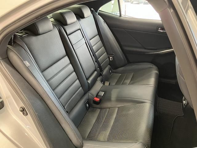LEXUS IS200t