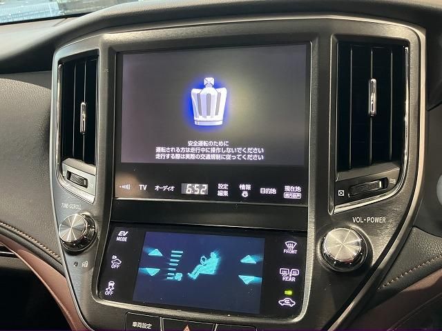 CROWN sedan hybrid