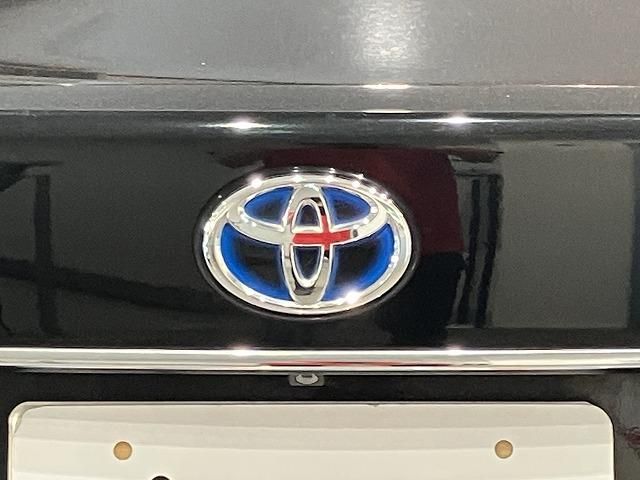 CROWN sedan hybrid