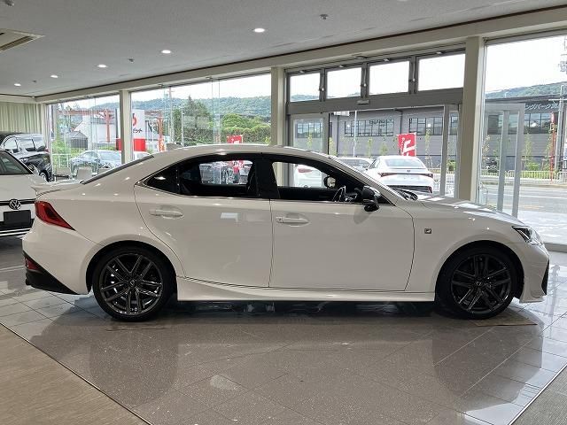 LEXUS IS300