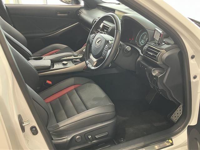 LEXUS IS300