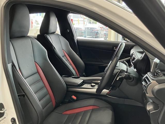 LEXUS IS300