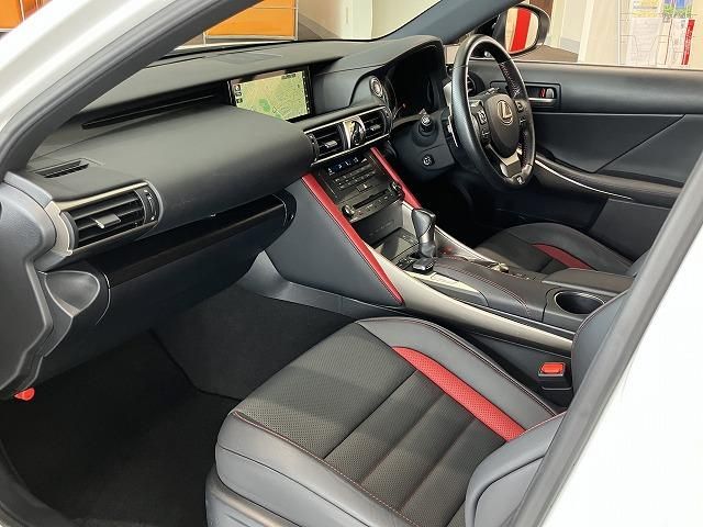 LEXUS IS300