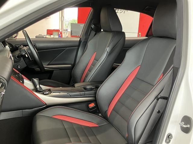 LEXUS IS300