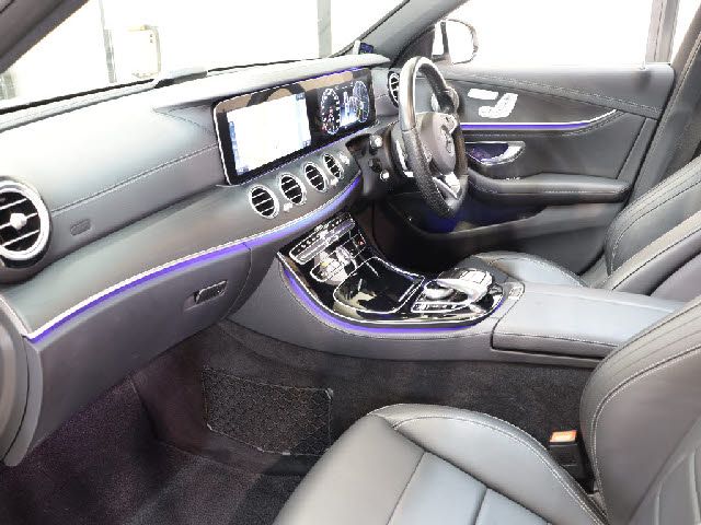MERCEDES BENZ E class sedan