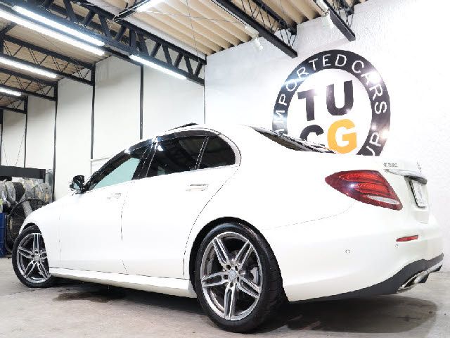 MERCEDES BENZ E class sedan