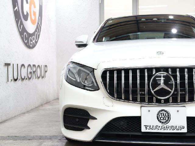 MERCEDES BENZ E class sedan