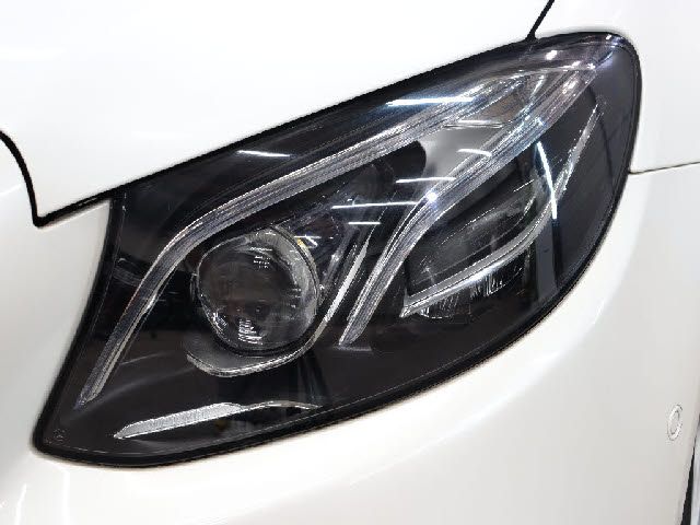 MERCEDES BENZ E class sedan