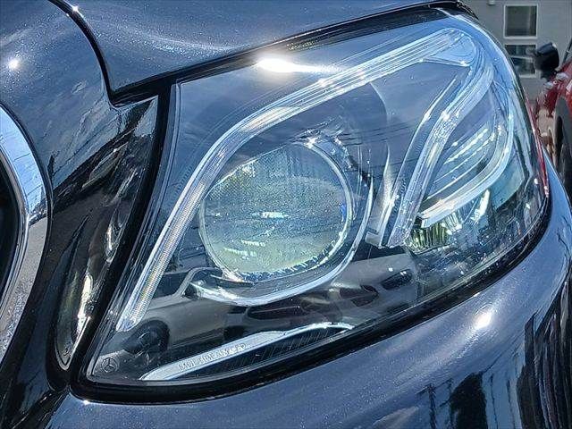 MERCEDES BENZ E class sedan
