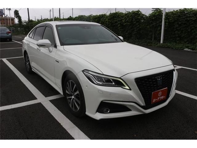 CROWN sedan hybrid