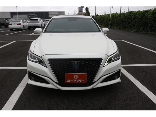 CROWN sedan hybrid