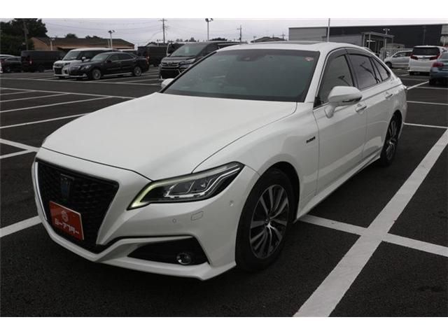 CROWN sedan hybrid