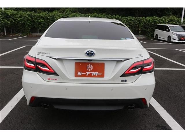CROWN sedan hybrid
