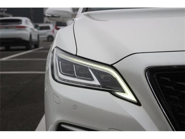 CROWN sedan hybrid