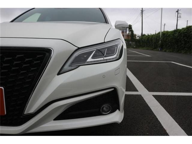 CROWN sedan hybrid