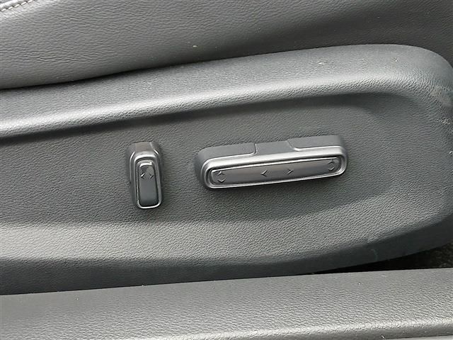 INSIGHT sedan