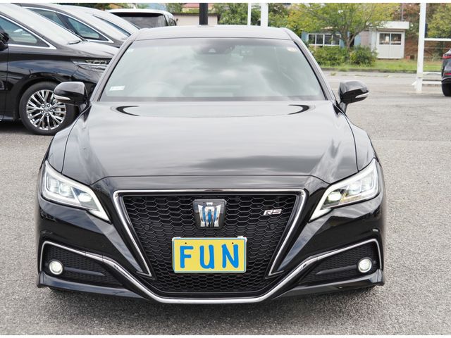 CROWN sedan hybrid