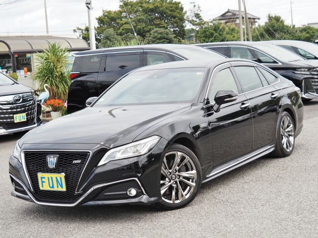 CROWN sedan hybrid