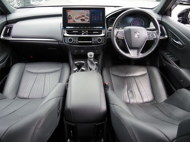 CROWN sedan hybrid