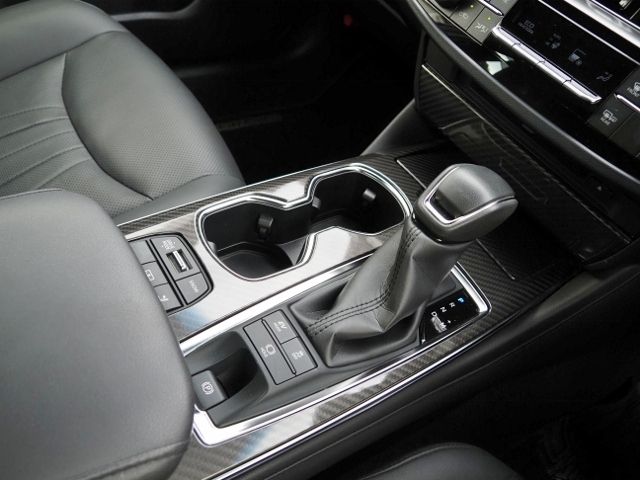 CROWN sedan hybrid