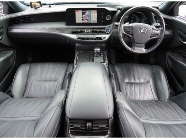 LEXUS LS500h 4WD
