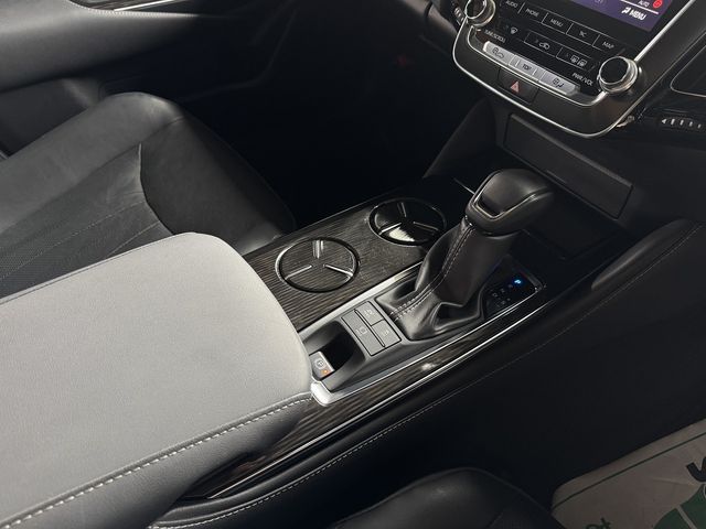 CROWN sedan hybrid