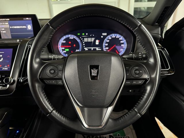 CROWN sedan hybrid