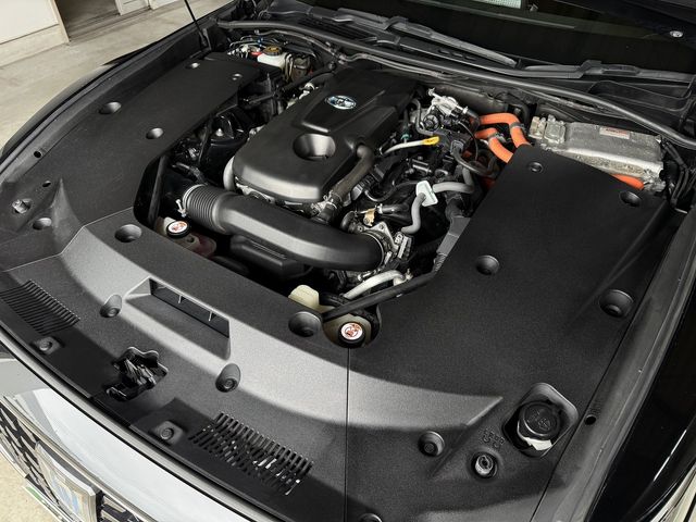 CROWN sedan hybrid