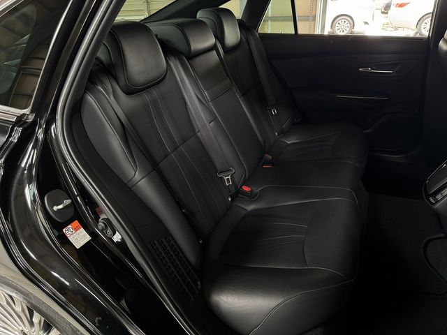 CROWN sedan hybrid