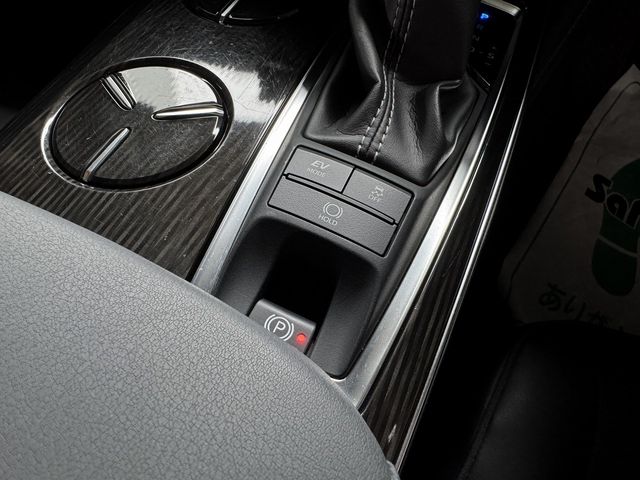 CROWN sedan hybrid