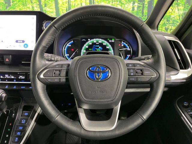 VOXY HYBRID
