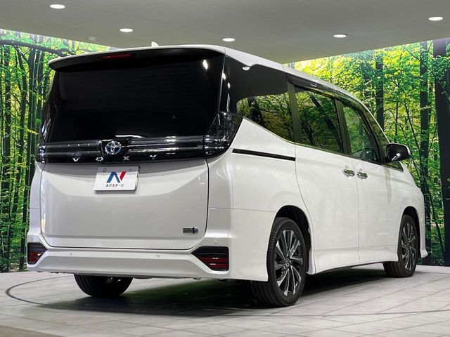 VOXY HYBRID
