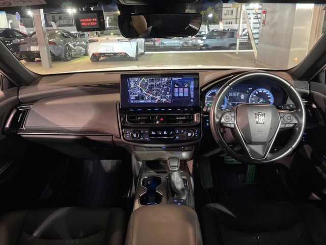 CROWN sedan hybrid