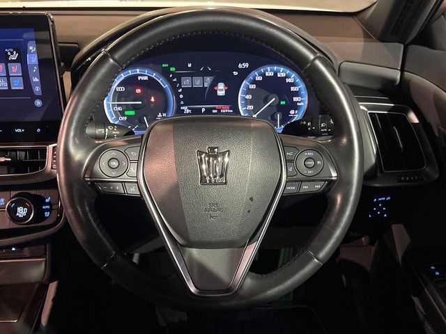 CROWN sedan hybrid