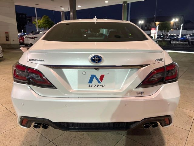 CROWN sedan hybrid