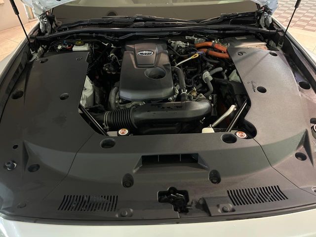CROWN sedan hybrid