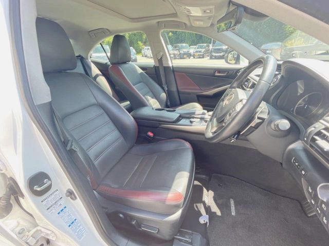 LEXUS IS300h AWD
