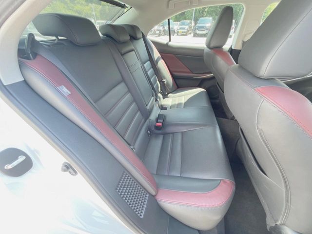 LEXUS IS300h AWD