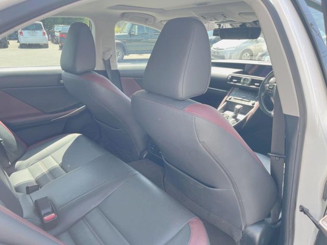 LEXUS IS300h AWD