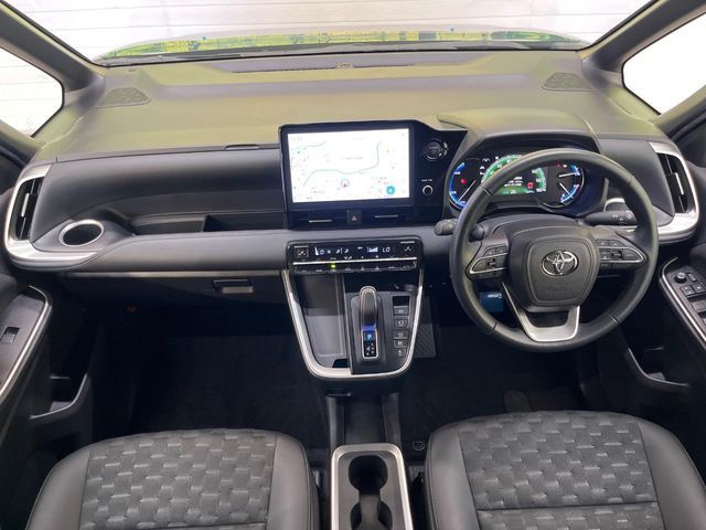 VOXY HYBRID