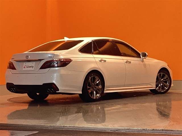 CROWN sedan
