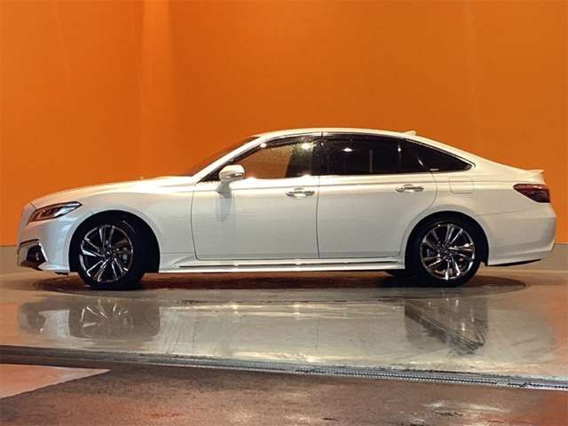 CROWN sedan