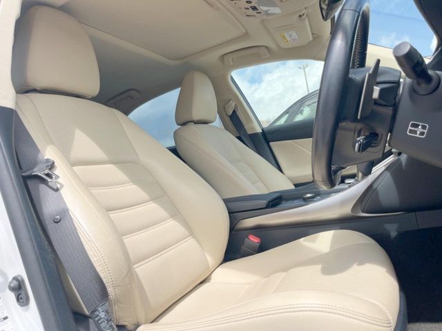LEXUS IS300h