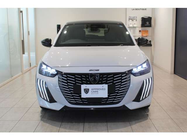 PEUGEOT 208