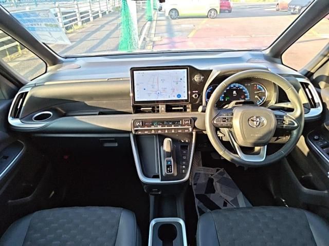 VOXY HYBRID