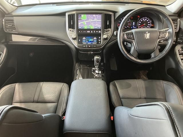 CROWN sedan
