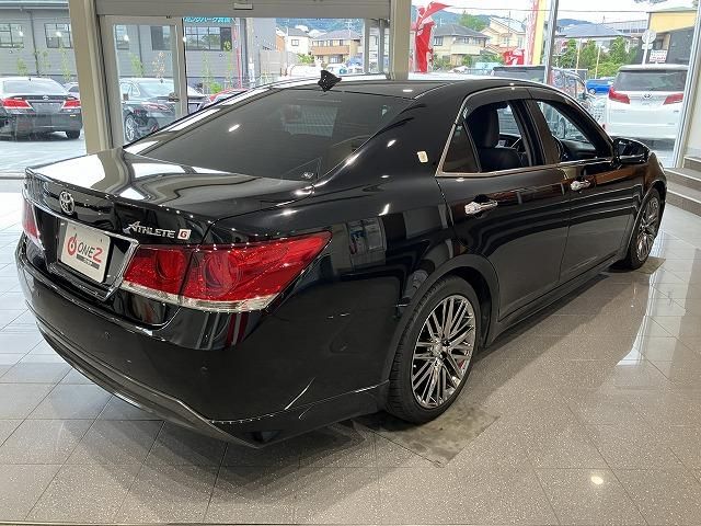 CROWN sedan